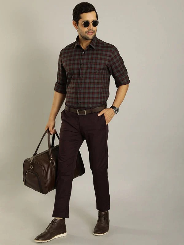 Indian Terrain Men's Slim Fit Solid Purple Trousers